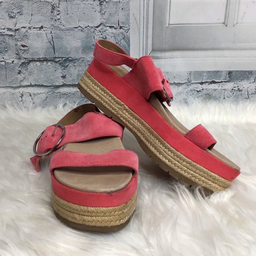 UGG 8